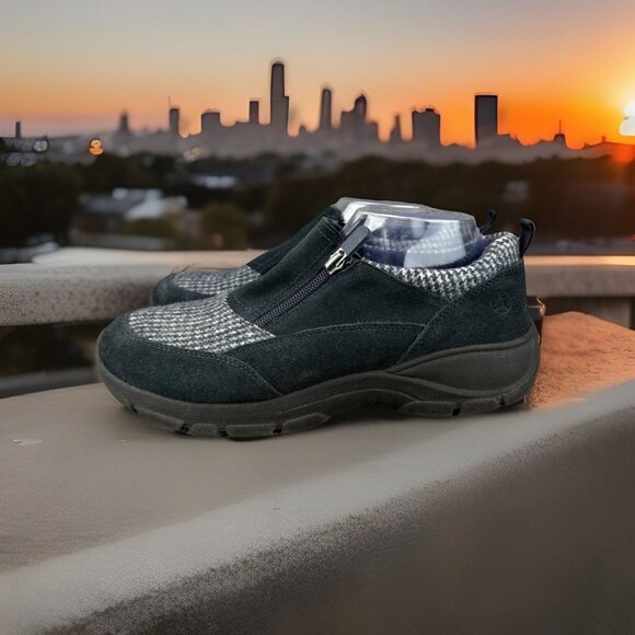 ✅Land's End Shoes Womens Sz. 9.5B All Weather Insulated Suede Zip Moc Toe Loafer - Picture 1 of 10